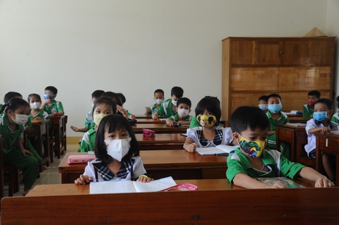 Một số tỉnh miền Trung cho học sinh nghỉ học tránh bão - Ảnh 1. Một số tỉnh miền Trung cho học sinh nghỉ học tránh bão - Ảnh 1.
