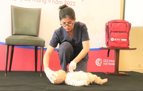 95% mắc sai lầm khi sơ cứu tai nạn giao thông ở Việt Nam - Ảnh 1. 95% mắc sai lầm khi sơ cứu tai nạn giao thông ở Việt Nam - Ảnh 1.