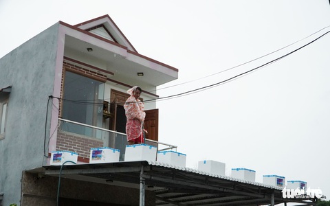Muôn cách chống bão Noru của dân làng biển - Ảnh 5. Muôn cách chống bão Noru của dân làng biển - Ảnh 5.