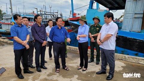 Bộ trưởng Lê Minh Hoan nói bão Noru rất mạnh, khả năng đổ bộ trực tiếp vào Quảng Ngãi - Ảnh 1. Bộ trưởng Lê Minh Hoan nói bão Noru rất mạnh, khả năng đổ bộ trực tiếp vào Quảng Ngãi - Ảnh 1.