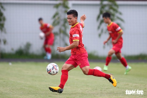 Quang Hải muốn dự AFF Cup 2022, nhưng quyết định còn tùy thuộc vào Pau FC - Ảnh 1. Quang Hải muốn dự AFF Cup 2022, nhưng quyết định còn tùy thuộc vào Pau FC - Ảnh 1.