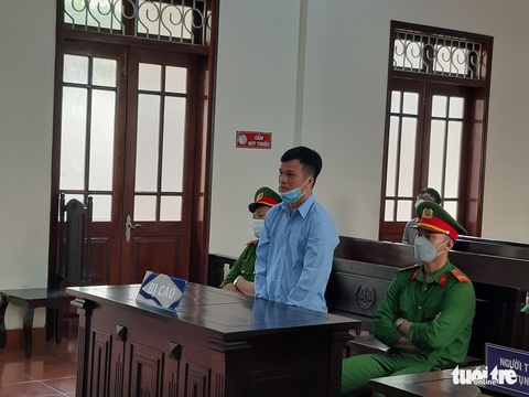 Chồng chém vợ rồi cắt cổ tự tử lãnh 14 năm tù - Ảnh 1. Chồng chém vợ rồi cắt cổ tự tử lãnh 14 năm tù - Ảnh 1.