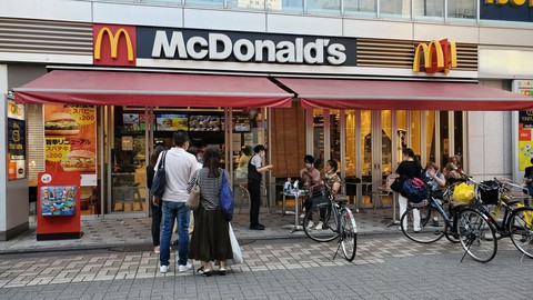 60% thực đơn McDonald’s ở Nhật tăng giá vì đồng USD mạnh lên - Ảnh 1. 60% thực đơn McDonald’s ở Nhật tăng giá vì đồng USD mạnh lên - Ảnh 1.