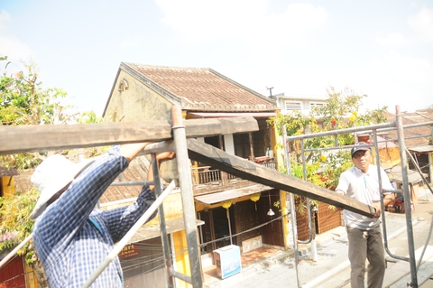 Gia cố nhiều nhà cổ Hội An trước bão, Quảng Nam yêu cầu kiểm kho lương thực - Ảnh 4. Gia cố nhiều nhà cổ Hội An trước bão, Quảng Nam yêu cầu kiểm kho lương thực - Ảnh 4.