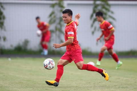 Quang Hải về nước, chỉ tập một buổi cùng đội tuyển Việt Nam - Ảnh 1. Quang Hải về nước, chỉ tập một buổi cùng đội tuyển Việt Nam - Ảnh 1.