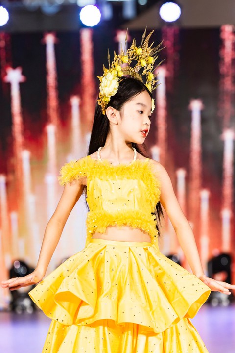 Loạt sao nhí thân quen diễn thời trang trong show của Xuân Lan - Ảnh 9. Loạt sao nhí thân quen diễn thời trang trong show của Xuân Lan - Ảnh 9.