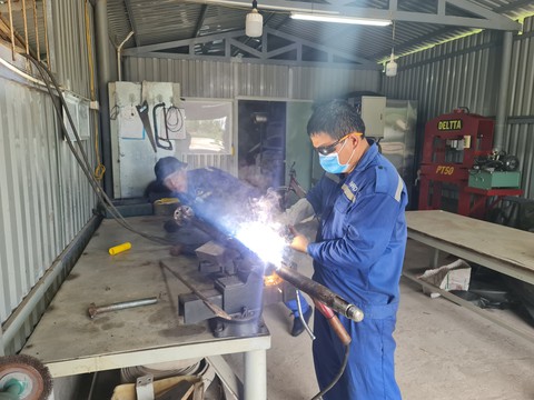 Gần 800 ngư dân vào các âu tàu, làng chài ở Trường Sa tránh bão số 4 - Ảnh 2. Gần 800 ngư dân vào các âu tàu, làng chài ở Trường Sa tránh bão số 4 - Ảnh 2.