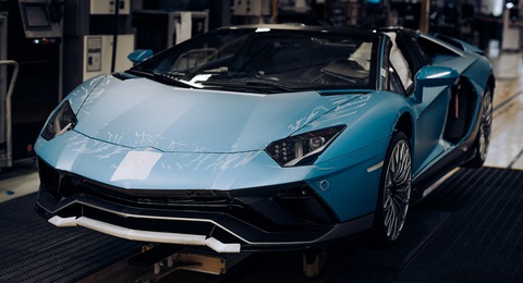 Lamborghini Aventador cuối cùng xuất xưởng: Cái tên đáng nhớ nhất lịch sử hãng - Ảnh 2. Lamborghini Aventador cuối cùng xuất xưởng: Cái tên đáng nhớ nhất lịch sử hãng - Ảnh 2.