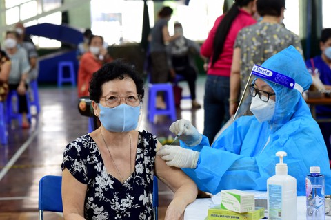 Tiêm vắc xin COVID-19 có làm giảm trí nhớ? - Ảnh 1. Tiêm vắc xin COVID-19 có làm giảm trí nhớ? - Ảnh 1.