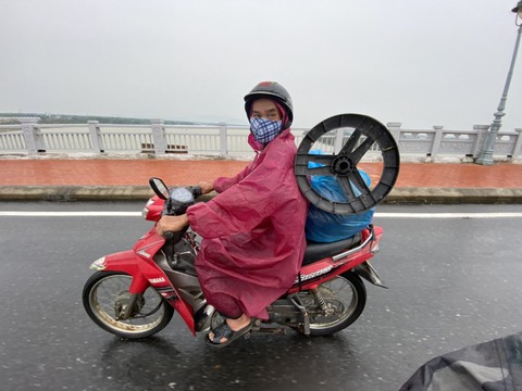 Cảnh báo rủi ro thiên tai cấp 4: Bão số 4 nguy hiểm thế nào khi đổ bộ miền Trung? - Ảnh 1. Cảnh báo rủi ro thiên tai cấp 4: Bão số 4 nguy hiểm thế nào khi đổ bộ miền Trung? - Ảnh 1.
