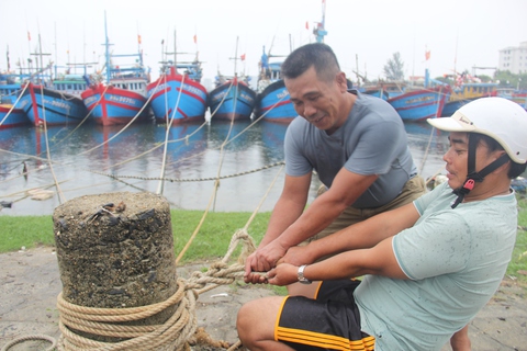 9/12 tỉnh, thành phố ở miền Trung chịu ảnh hưởng trực tiếp bão số 4 - Ảnh 2. 9/12 tỉnh, thành phố ở miền Trung chịu ảnh hưởng trực tiếp bão số 4 - Ảnh 2.