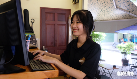 Chị vào đại học nhờ em gái song sinh nhường bước - Ảnh 2. Chị vào đại học nhờ em gái song sinh nhường bước - Ảnh 2.