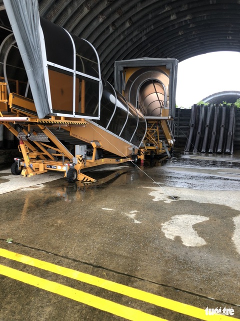 Hãng bay gấp rút di dời máy bay trú bão, một máy bay lỗi kỹ thuật phải ở lại sân bay Đà Nẵng - Ảnh 10. Hãng bay gấp rút di dời máy bay trú bão, một máy bay lỗi kỹ thuật phải ở lại sân bay Đà Nẵng - Ảnh 10.