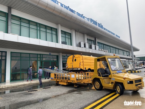 Hãng bay gấp rút di dời máy bay trú bão, một máy bay lỗi kỹ thuật phải ở lại sân bay Đà Nẵng - Ảnh 6. Hãng bay gấp rút di dời máy bay trú bão, một máy bay lỗi kỹ thuật phải ở lại sân bay Đà Nẵng - Ảnh 6.