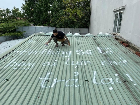 Muôn kiểu chống bão Noru của người dân miền Trung - Ảnh 9. Muôn kiểu chống bão Noru của người dân miền Trung - Ảnh 9.