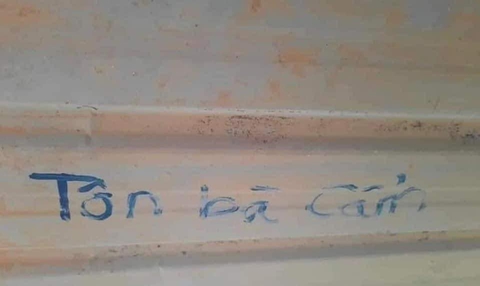 Muôn kiểu chống bão Noru của người dân miền Trung - Ảnh 1. Muôn kiểu chống bão Noru của người dân miền Trung - Ảnh 1.