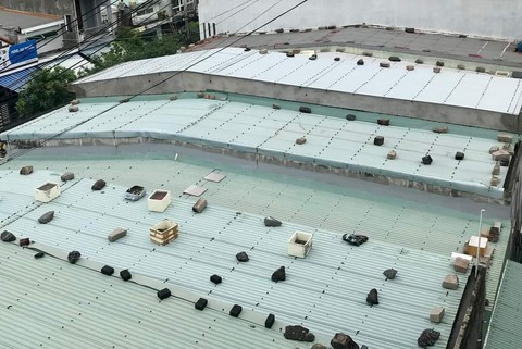 Muôn kiểu chống bão Noru của người dân miền Trung - Ảnh 3. Muôn kiểu chống bão Noru của người dân miền Trung - Ảnh 3.