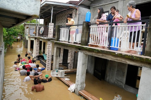 Philippines thiệt hại nặng nề sau khi bị bão Noru càn quét - Ảnh 1. Philippines thiệt hại nặng nề sau khi bị bão Noru càn quét - Ảnh 1.