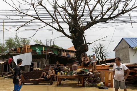 Philippines thiệt hại nặng nề sau khi bị bão Noru càn quét - Ảnh 4. Philippines thiệt hại nặng nề sau khi bị bão Noru càn quét - Ảnh 4.
