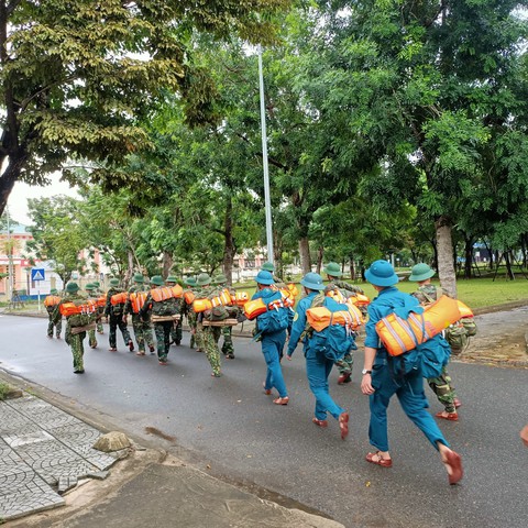 Quân khu 5 huy động xe đặc chủng, máy bay cùng 53.000 quân chống bão - Ảnh 2. Quân khu 5 huy động xe đặc chủng, máy bay cùng 53.000 quân chống bão - Ảnh 2.