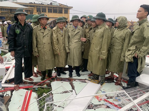 Phó thủ tướng họp khẩn: Tại sao tàu vẫn sáng đèn, phải kiểm tra xem còn người không! - Ảnh 2. Phó thủ tướng họp khẩn: Tại sao tàu vẫn sáng đèn, phải kiểm tra xem còn người không! - Ảnh 2.