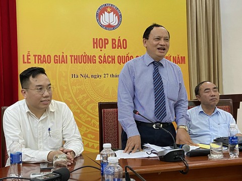 Giải sách quốc gia 2021: Thiếu sách hay, chỉ một giải A cho cuốn sách tuổi đời hơn... 200 năm - Ảnh 1. Giải sách quốc gia 2021: Thiếu sách hay, chỉ một giải A cho cuốn sách tuổi đời hơn... 200 năm - Ảnh 1.