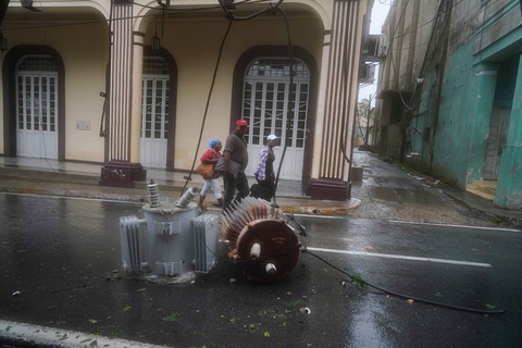 Toàn bộ Cuba cúp điện sau khi bão quét qua, chuẩn bị ảnh hưởng Florida - Ảnh 1. Toàn bộ Cuba cúp điện sau khi bão quét qua, chuẩn bị ảnh hưởng Florida - Ảnh 1.