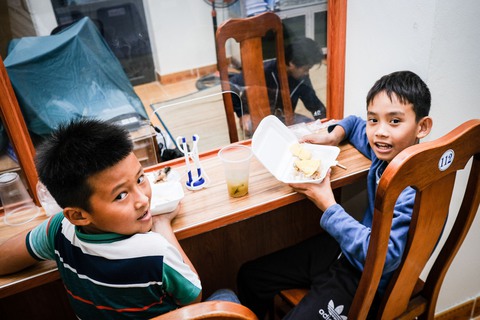 Người Đà Nẵng, Hội An thở phào sau bão Noru: May mà không ai bị chi - Ảnh 2. Người Đà Nẵng, Hội An thở phào sau bão Noru: May mà không ai bị chi - Ảnh 2.