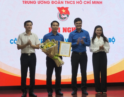 Anh Nguyễn Ngọc Lương là tân bí thư thường trực Trung ương Đoàn - Ảnh 2. Anh Nguyễn Ngọc Lương là tân bí thư thường trực Trung ương Đoàn - Ảnh 2.