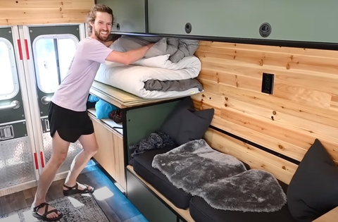 Mua xe cứu thương 400 triệu biến thành nhà di động gần 2 tỉ đồng, đủ tiện nghi như motorhome xịn - Ảnh 13. Mua xe cứu thương 400 triệu biến thành nhà di động gần 2 tỉ đồng, đủ tiện nghi như motorhome xịn - Ảnh 13.