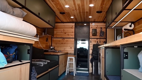 Mua xe cứu thương 400 triệu biến thành nhà di động gần 2 tỉ đồng, đủ tiện nghi như motorhome xịn - Ảnh 8. Mua xe cứu thương 400 triệu biến thành nhà di động gần 2 tỉ đồng, đủ tiện nghi như motorhome xịn - Ảnh 8.