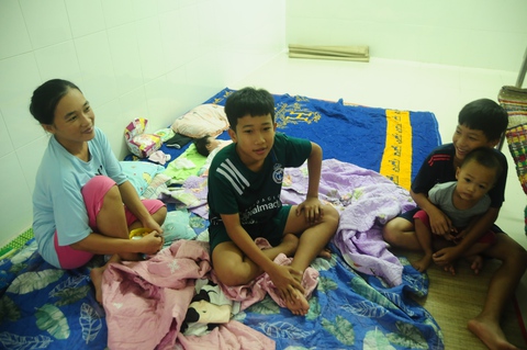 Bão tan, người dân Hội An đi sơ tán trở về: Giờ ổn rồi, tai qua nạn khỏi - Ảnh 1. Bão tan, người dân Hội An đi sơ tán trở về: Giờ ổn rồi, tai qua nạn khỏi - Ảnh 1.