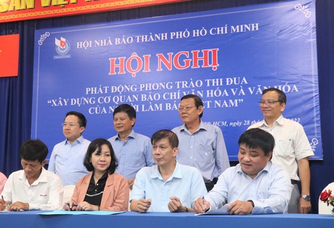 Hội Nhà báo TP.HCM tổ chức ký kết xây dựng cơ quan báo chí văn hóa - Ảnh 1. Hội Nhà báo TP.HCM tổ chức ký kết xây dựng cơ quan báo chí văn hóa - Ảnh 1.