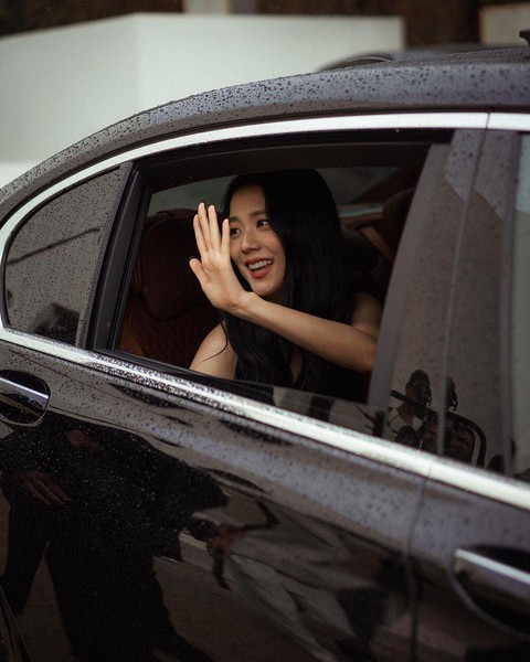 Châu Bùi ghi lại hình ảnh Jisoo (Blackpink) xinh ngút ngàn, bất chấp mọi loại máy ảnh - Ảnh 1. Châu Bùi ghi lại hình ảnh Jisoo (Blackpink) xinh ngút ngàn, bất chấp mọi loại máy ảnh - Ảnh 1.