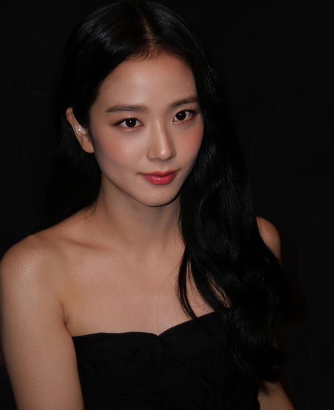 Châu Bùi ghi lại hình ảnh Jisoo (Blackpink) xinh ngút ngàn, bất chấp mọi loại máy ảnh - Ảnh 5. Châu Bùi ghi lại hình ảnh Jisoo (Blackpink) xinh ngút ngàn, bất chấp mọi loại máy ảnh - Ảnh 5.