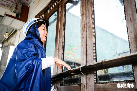 Tránh bão số 4 trở về, bàng hoàng thấy nhà đã tan hoang - Ảnh 3. Tránh bão số 4 trở về, bàng hoàng thấy nhà đã tan hoang - Ảnh 3.