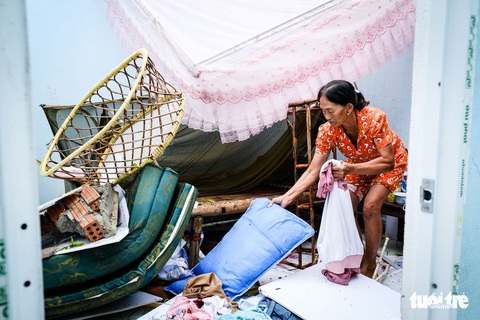 Tránh bão số 4 trở về, bàng hoàng thấy nhà đã tan hoang - Ảnh 5. Tránh bão số 4 trở về, bàng hoàng thấy nhà đã tan hoang - Ảnh 5.