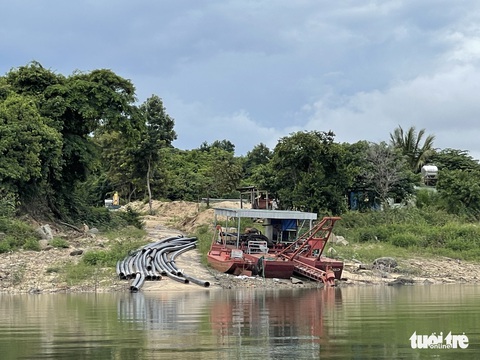 Tự ý mở bãi tập kết cát khủng không phép trong khu bảo tồn thiên nhiên Ea Sô - Ảnh 4. Tự ý mở bãi tập kết cát khủng không phép trong khu bảo tồn thiên nhiên Ea Sô - Ảnh 4.