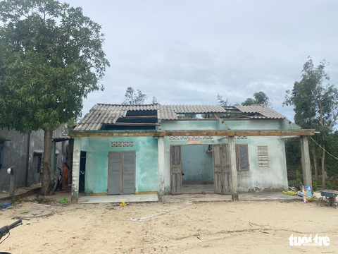 Quảng Nam: 41 người bị thương, khoảng 1.200 ngôi nhà tốc mái, sập do bão - Ảnh 1. Quảng Nam: 41 người bị thương, khoảng 1.200 ngôi nhà tốc mái, sập do bão - Ảnh 1.