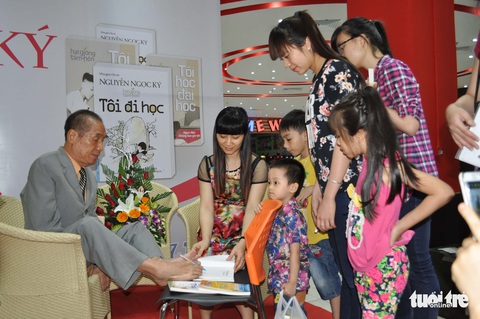Thầy giáo Nguyễn Ngọc Ký: Hơn 60 năm là thần tượng về nghị lực sống cho nhiều thế hệ - Ảnh 3. Thầy giáo Nguyễn Ngọc Ký: Hơn 60 năm là thần tượng về nghị lực sống cho nhiều thế hệ - Ảnh 3.