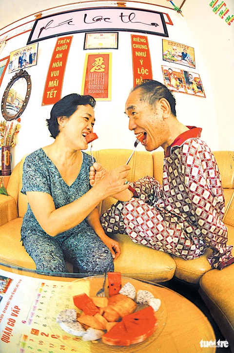 Thầy giáo Nguyễn Ngọc Ký: Hơn 60 năm là thần tượng về nghị lực sống cho nhiều thế hệ - Ảnh 2. Thầy giáo Nguyễn Ngọc Ký: Hơn 60 năm là thần tượng về nghị lực sống cho nhiều thế hệ - Ảnh 2.