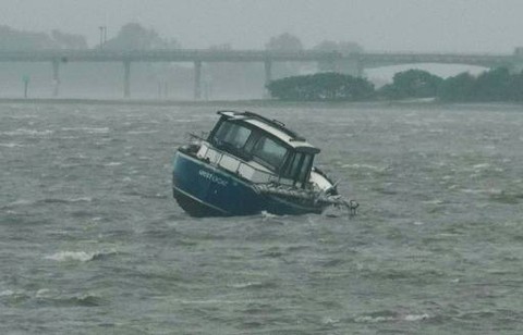 Bão Ian tàn phá bang Florida của Mỹ - Ảnh 7. Bão Ian tàn phá bang Florida của Mỹ - Ảnh 7.