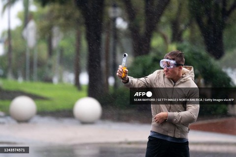 Bão Ian tàn phá bang Florida của Mỹ - Ảnh 3. Bão Ian tàn phá bang Florida của Mỹ - Ảnh 3.