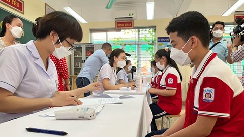 Tiêm vắc xin COVID-19 cho trẻ từ 6 tháng - dưới 5 tuổi có khả thi? - Ảnh 2. Tiêm vắc xin COVID-19 cho trẻ từ 6 tháng - dưới 5 tuổi có khả thi? - Ảnh 2.