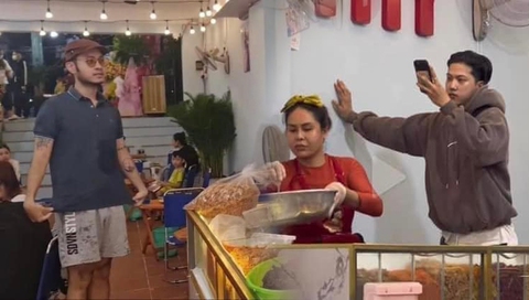 Ảnh vui 29-9: Diva Cát Thy vừa khai trương cửa hàng thì gặp chiến thần review đình đám - Ảnh 1. Ảnh vui 29-9: Diva Cát Thy vừa khai trương cửa hàng thì gặp chiến thần review đình đám - Ảnh 1.
