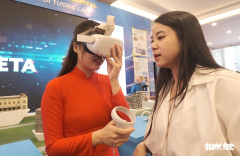 Trải nghiệm thực tế ảo ngắm Hà Nội thành phố tương lai - Ảnh 1. Trải nghiệm thực tế ảo ngắm Hà Nội thành phố tương lai - Ảnh 1.