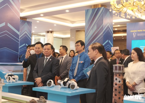 Trải nghiệm thực tế ảo ngắm Hà Nội thành phố tương lai - Ảnh 2. Trải nghiệm thực tế ảo ngắm Hà Nội thành phố tương lai - Ảnh 2.