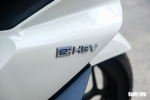 Honda PCX bản tiết kiệm xăng về Việt Nam: Giá 99 triệu, của hiếm cho người đã chán SH - Ảnh 2. Honda PCX bản tiết kiệm xăng về Việt Nam: Giá 99 triệu, của hiếm cho người đã chán SH - Ảnh 2.