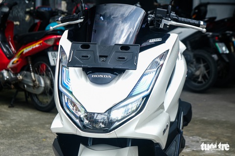 Honda PCX bản tiết kiệm xăng về Việt Nam: Giá 99 triệu, của hiếm cho người đã chán SH - Ảnh 5. Honda PCX bản tiết kiệm xăng về Việt Nam: Giá 99 triệu, của hiếm cho người đã chán SH - Ảnh 5.