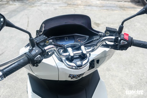 Honda PCX bản tiết kiệm xăng về Việt Nam: Giá 99 triệu, của hiếm cho người đã chán SH - Ảnh 9. Honda PCX bản tiết kiệm xăng về Việt Nam: Giá 99 triệu, của hiếm cho người đã chán SH - Ảnh 9.